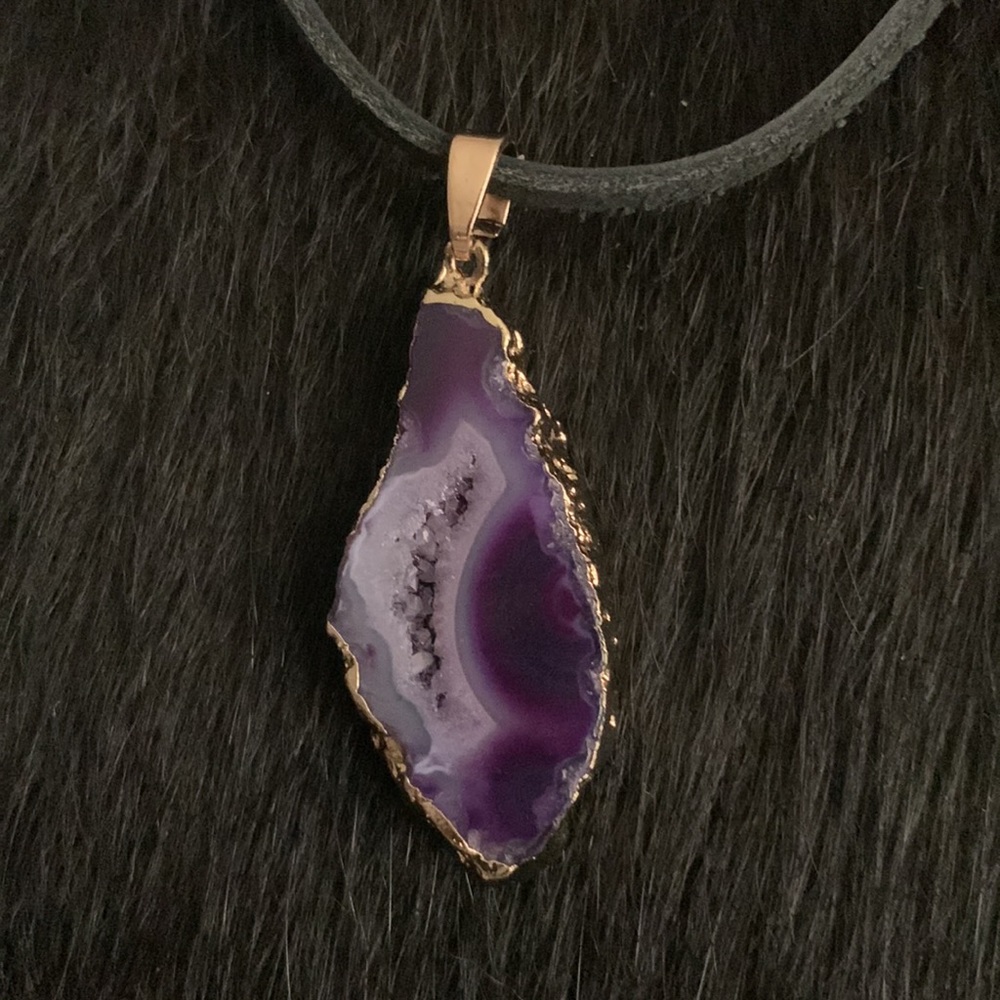 Purple pendant necklace